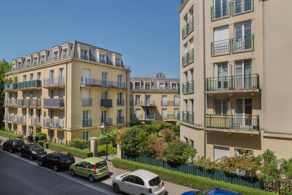 Lovely Apartment Close To A Big Shopping Mall Serris Bagian luar foto